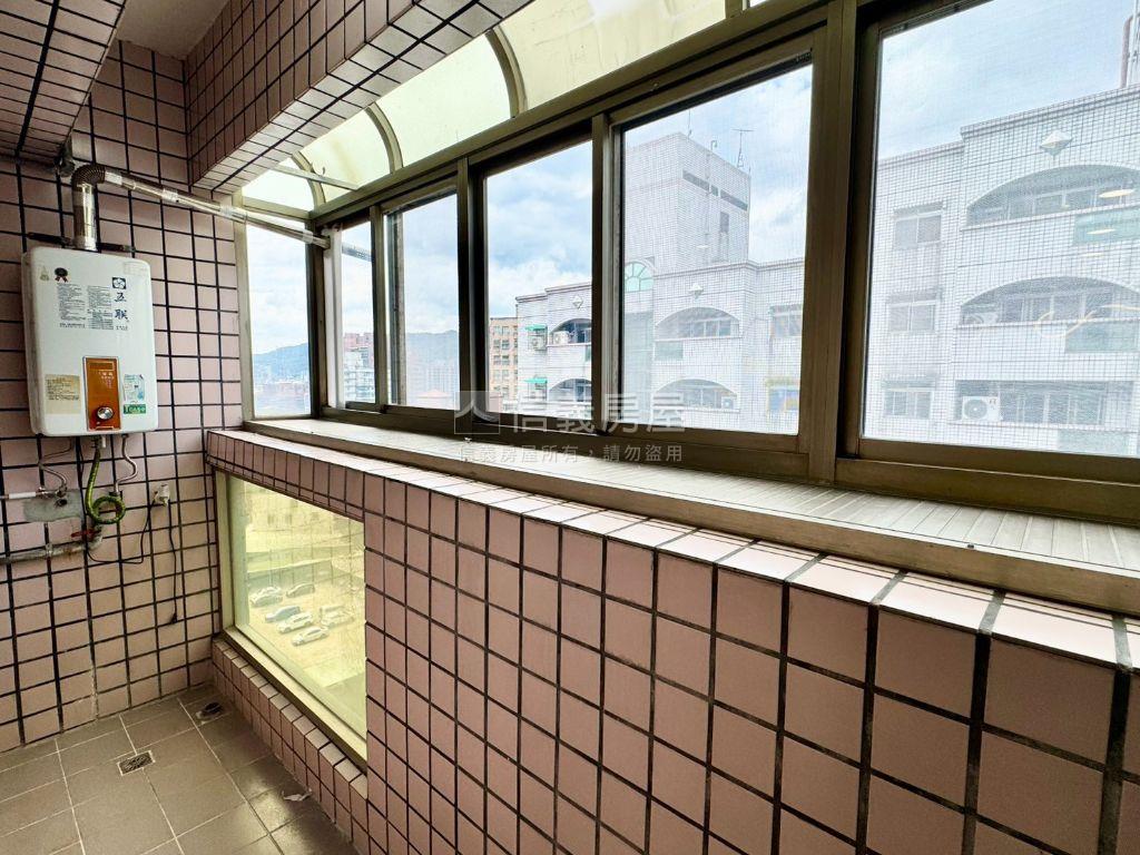 新界·高樓景觀美妝三房房屋室內格局與周邊環境