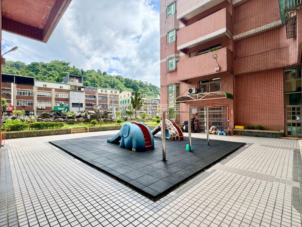 新界·高樓景觀美妝三房房屋室內格局與周邊環境