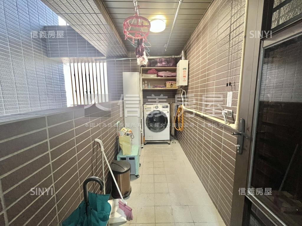 逸居裝潢三房車位房屋室內格局與周邊環境
