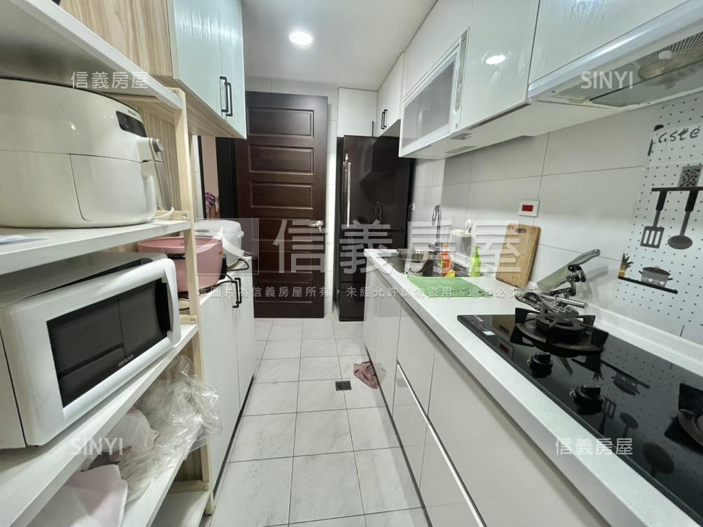 逸居裝潢三房車位房屋室內格局與周邊環境