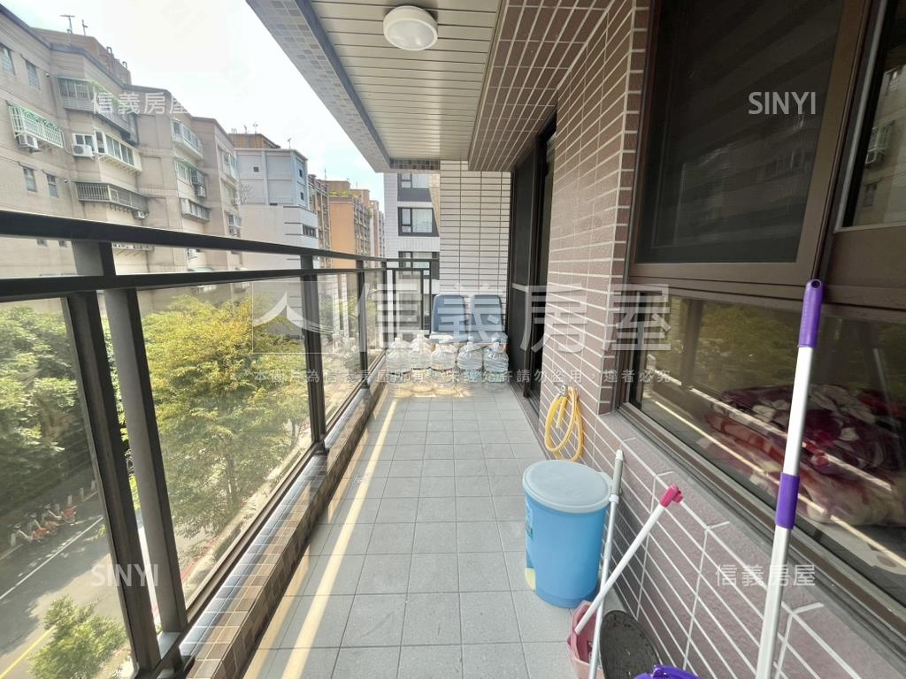 逸居裝潢三房車位房屋室內格局與周邊環境