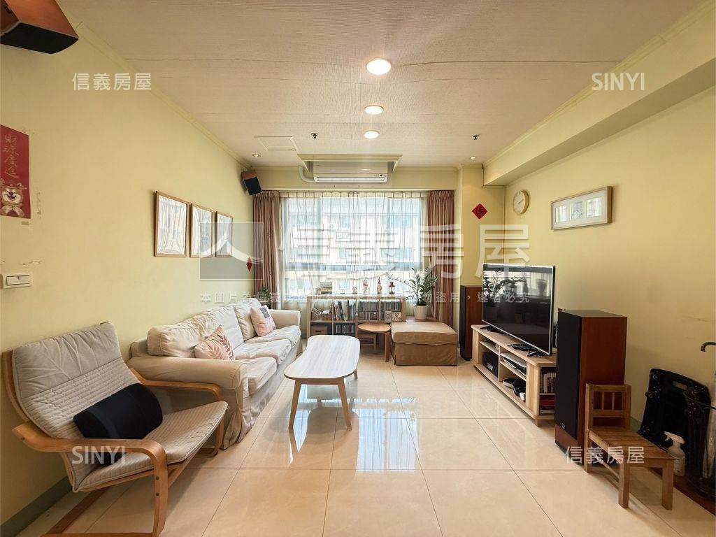 ＧＯＬＦ次頂大四房雙車位房屋室內格局與周邊環境