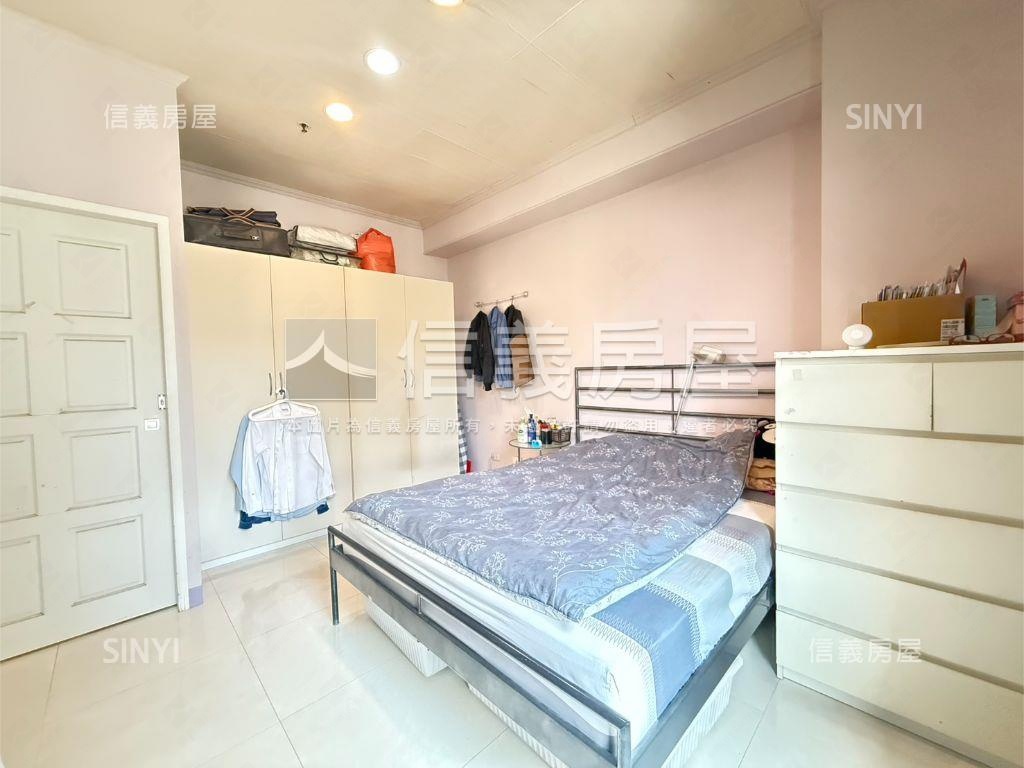 ＧＯＬＦ次頂大四房雙車位房屋室內格局與周邊環境