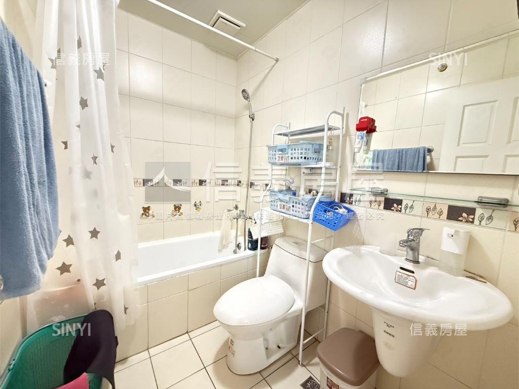 ＧＯＬＦ次頂大四房雙車位房屋室內格局與周邊環境