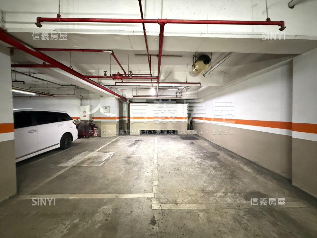 ＧＯＬＦ次頂大四房雙車位房屋室內格局與周邊環境