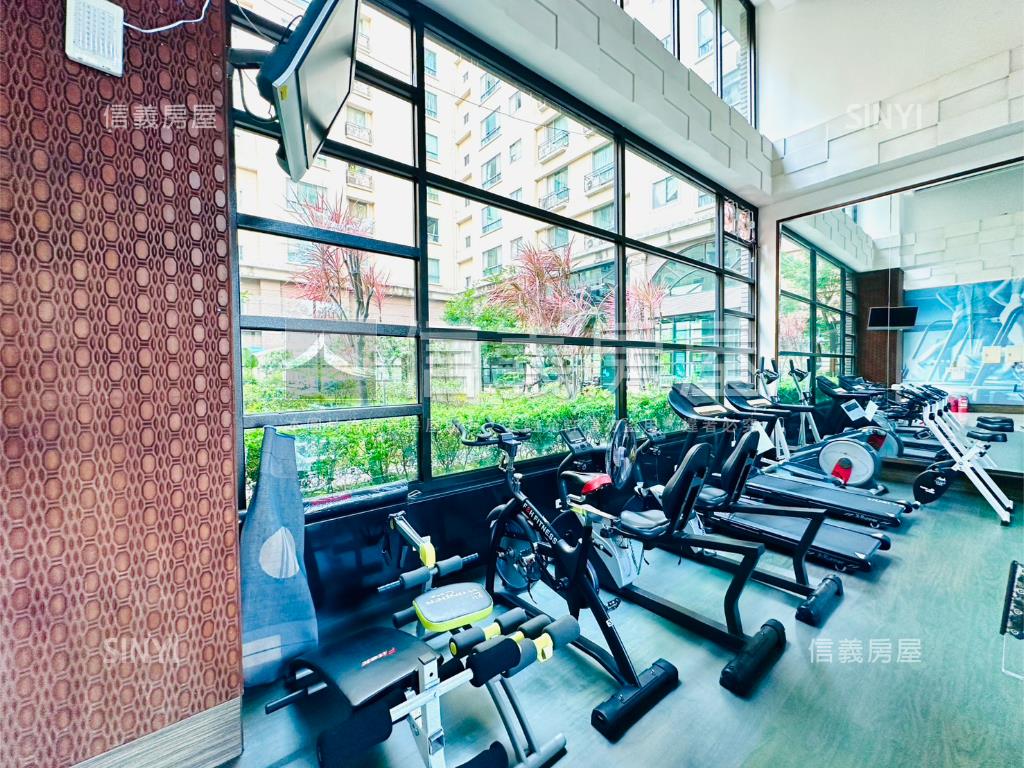 ＧＯＬＦ公園旁四房雙車位房屋室內格局與周邊環境