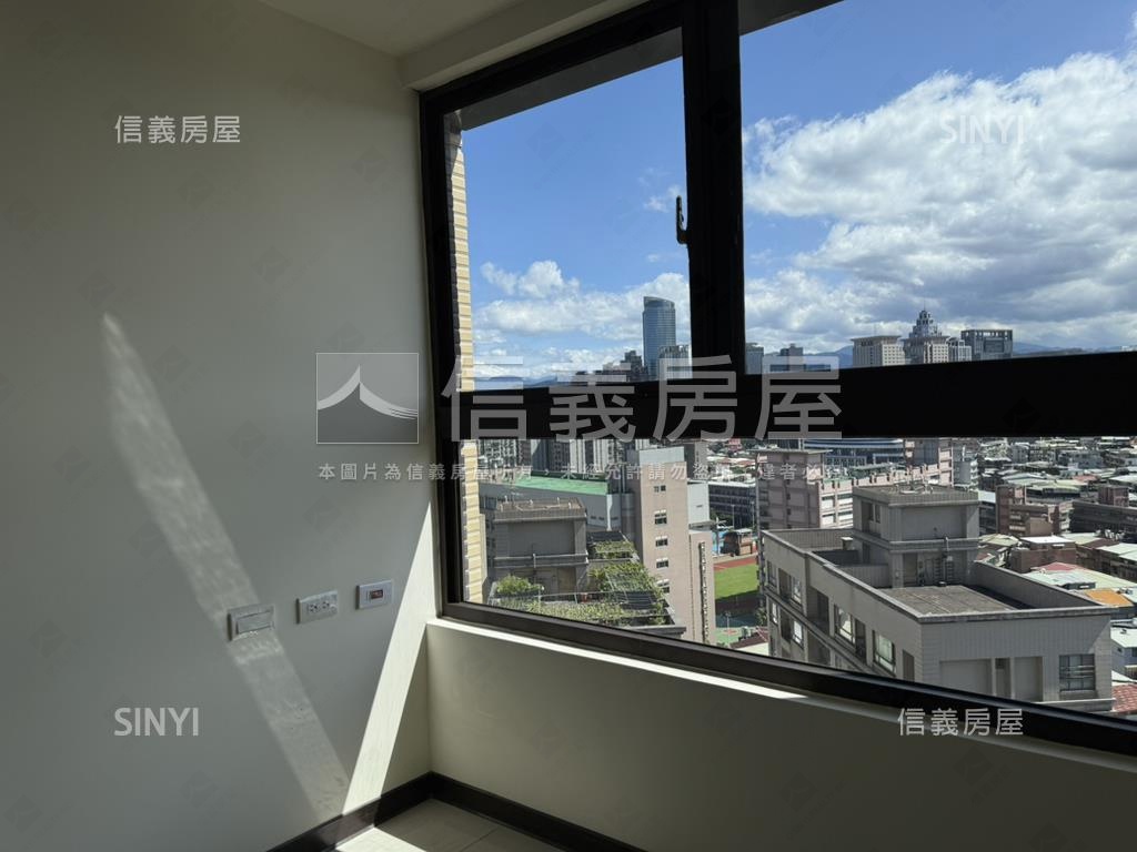 全新英倫三房坡平車位房屋室內格局與周邊環境