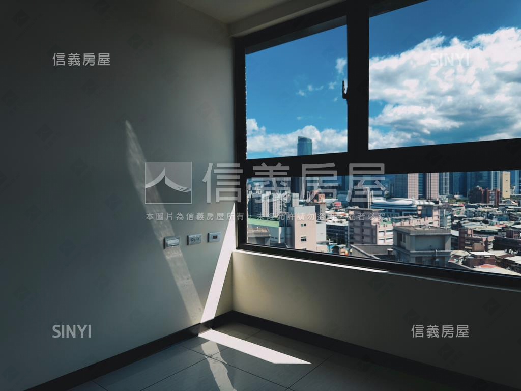 全新英倫三房坡平車位房屋室內格局與周邊環境