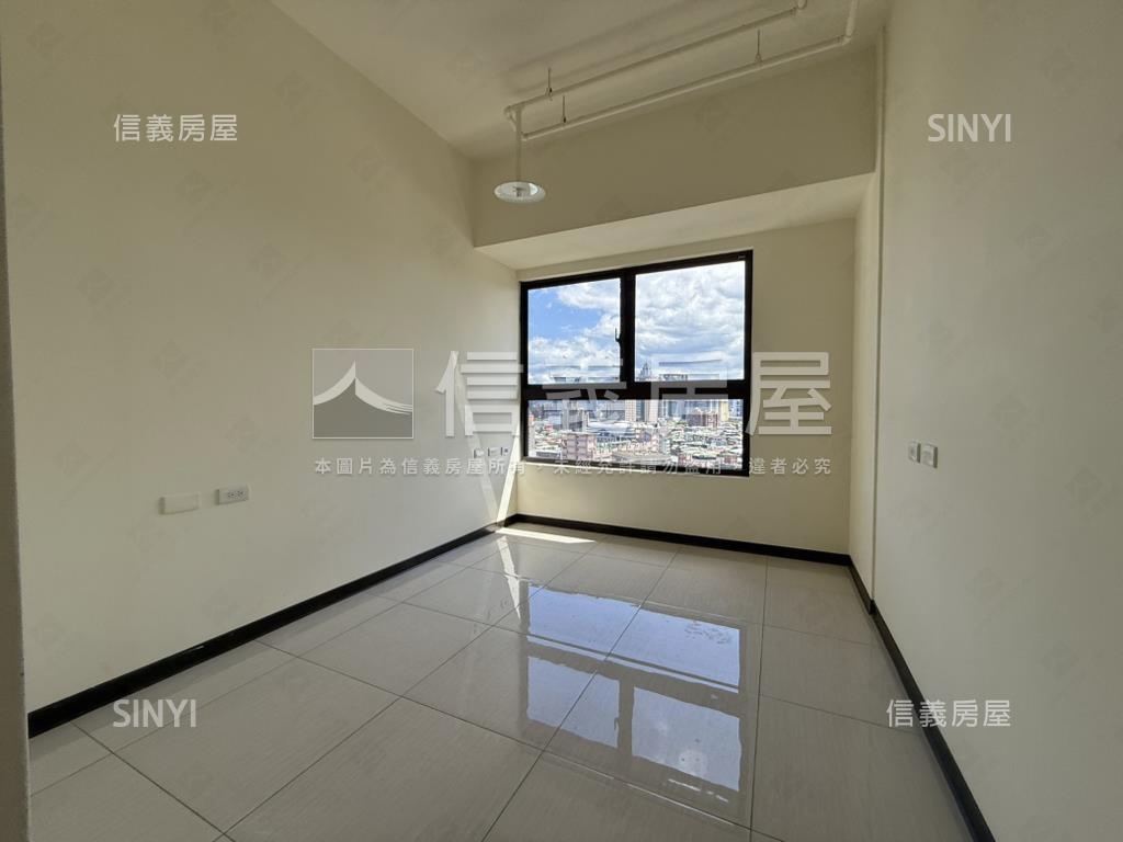 全新英倫三房坡平車位房屋室內格局與周邊環境