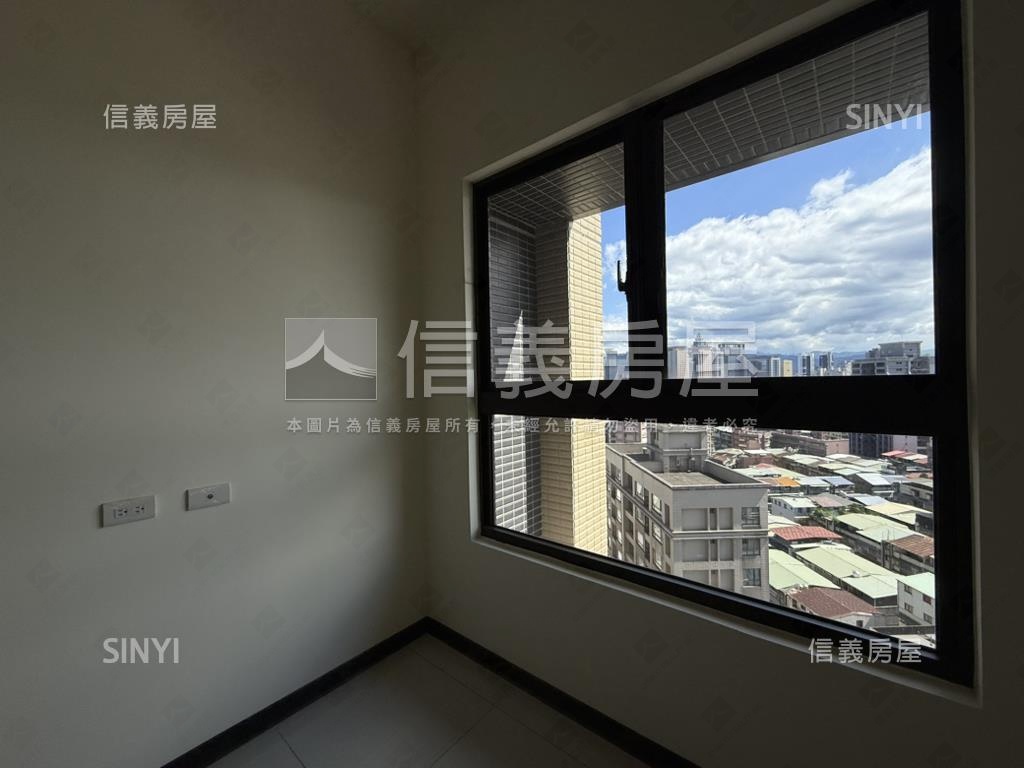 全新英倫三房坡平車位房屋室內格局與周邊環境