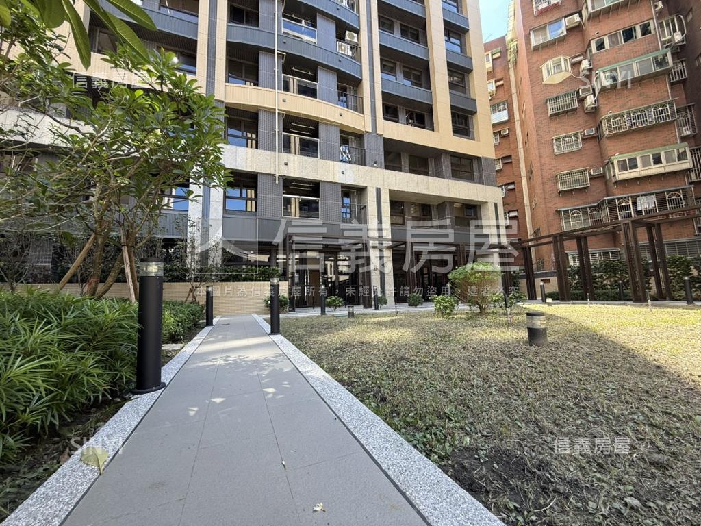 全新英倫三房坡平車位房屋室內格局與周邊環境