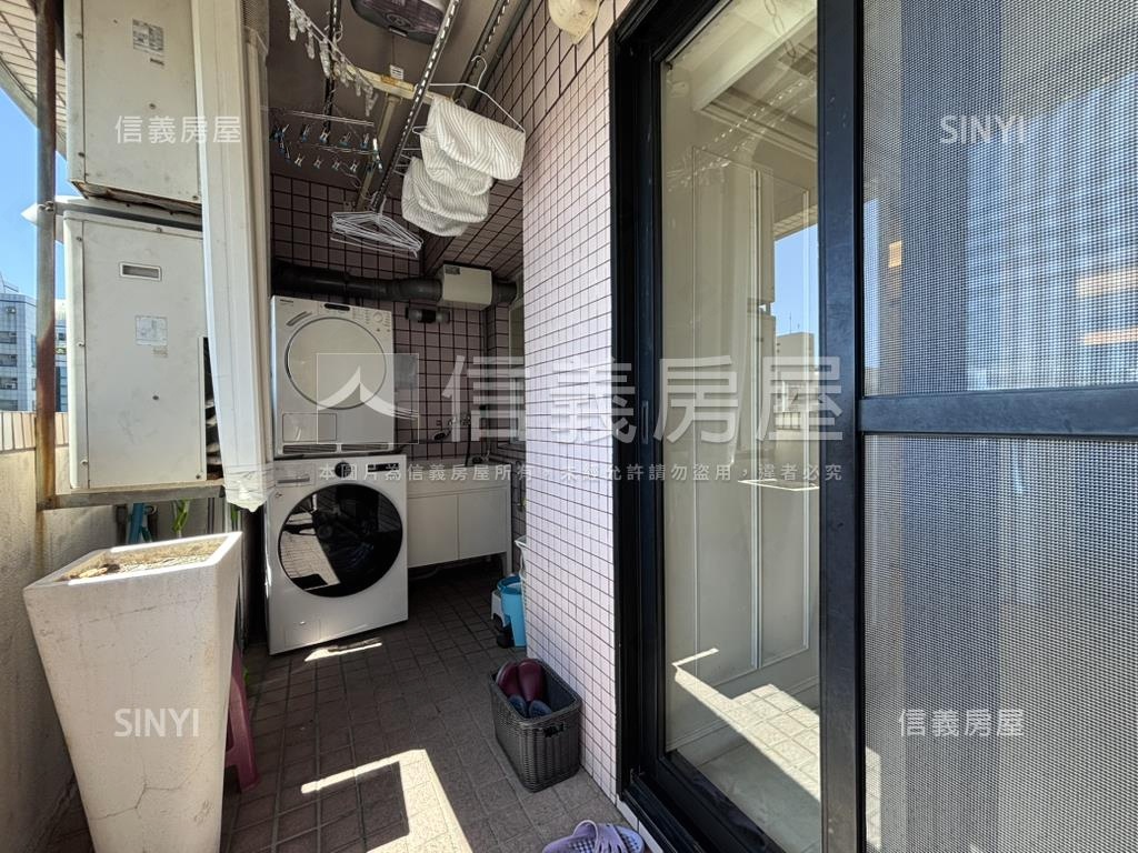 文化中心帝國王座精裝豪邸房屋室內格局與周邊環境