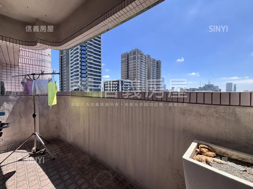 文化中心帝國王座精裝豪邸房屋室內格局與周邊環境