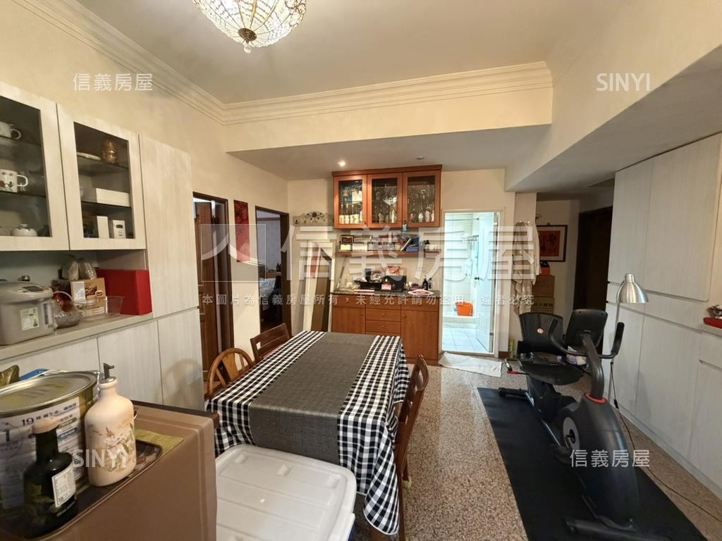 輝皇時代溫馨四房平車房屋室內格局與周邊環境