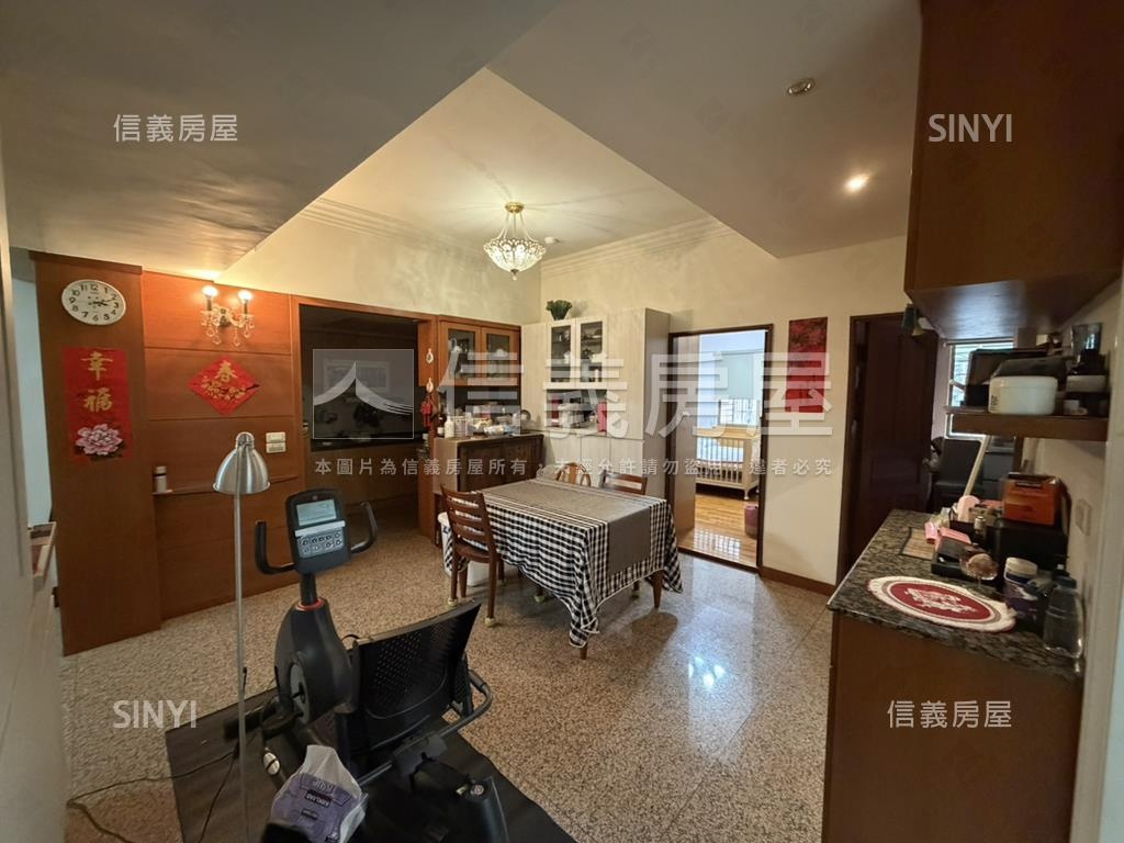 輝皇時代溫馨四房平車房屋室內格局與周邊環境