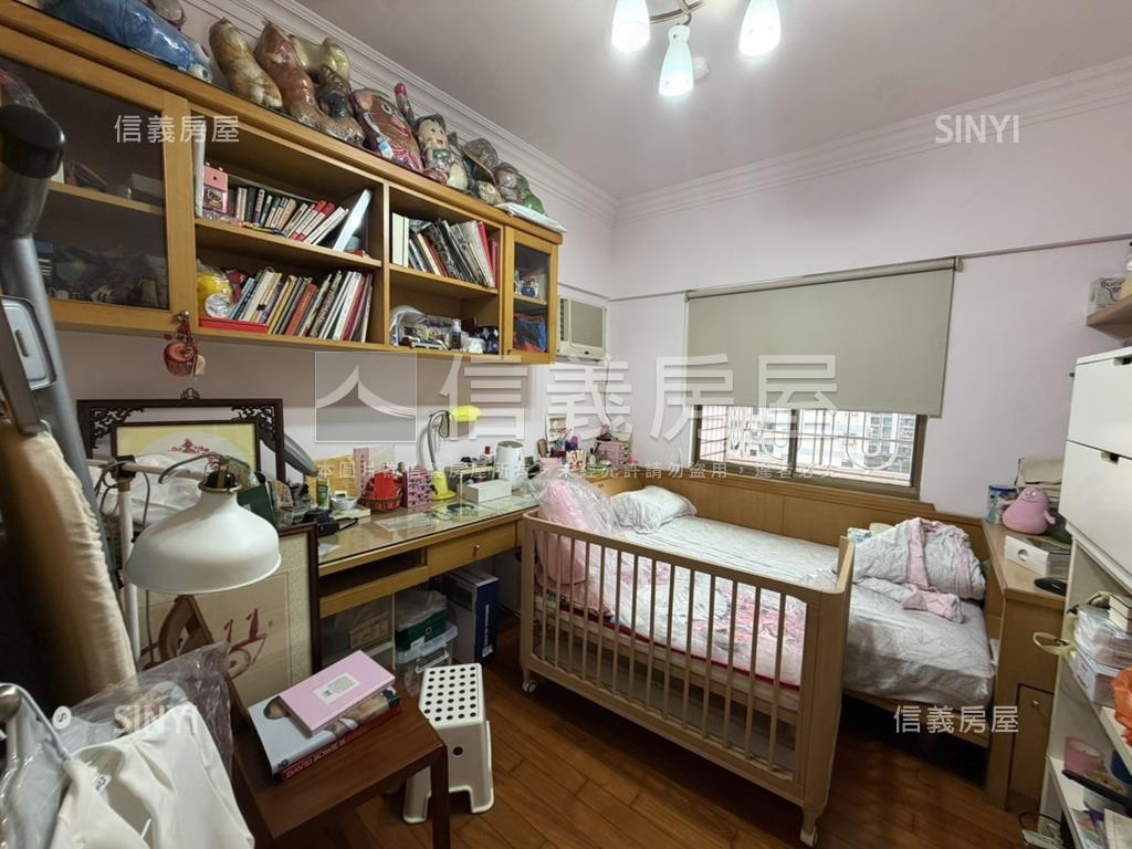 輝皇時代溫馨四房平車房屋室內格局與周邊環境