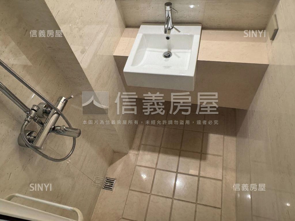 專任柳川河畔美麗渡假套房房屋室內格局與周邊環境
