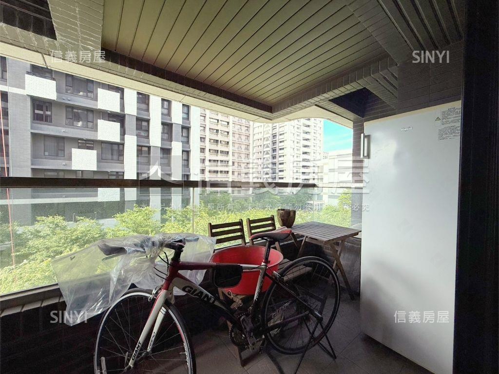 越世紀稀有４房雙車位房屋室內格局與周邊環境