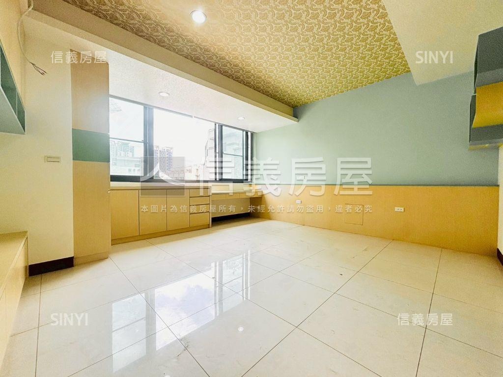 一樓角窗店面＋樓上套房房屋室內格局與周邊環境