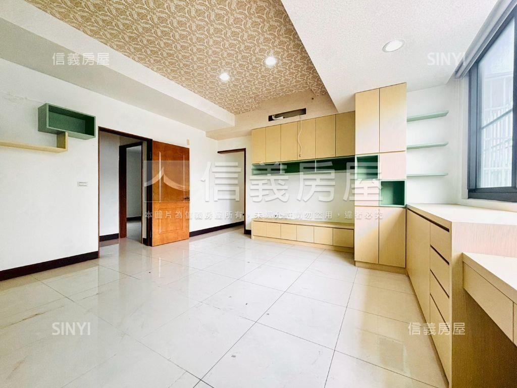 一樓角窗店面＋樓上套房房屋室內格局與周邊環境