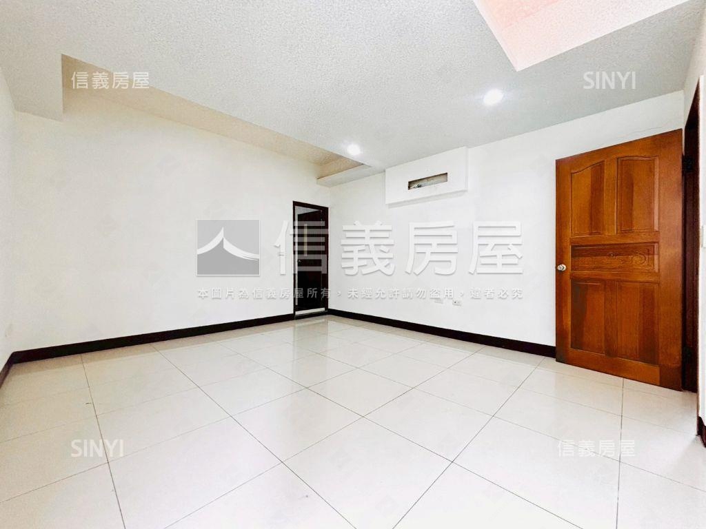 一樓角窗店面＋樓上套房房屋室內格局與周邊環境