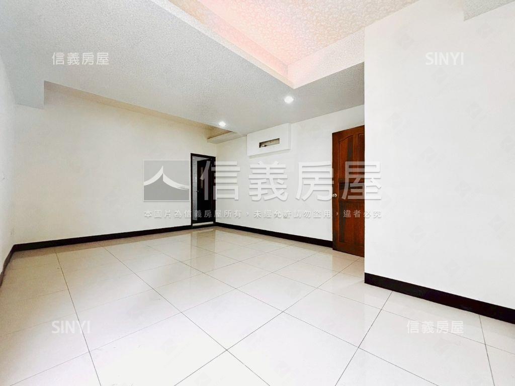 一樓角窗店面＋樓上套房房屋室內格局與周邊環境