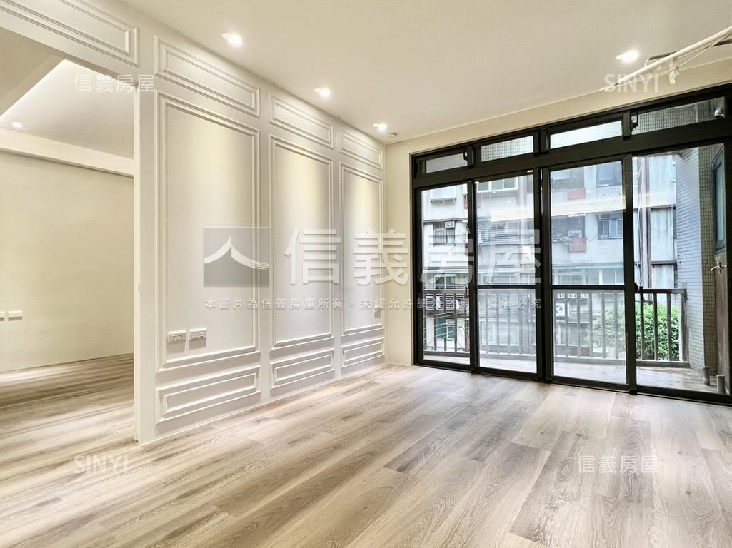 全新裝潢公園捷運電梯２房房屋室內格局與周邊環境