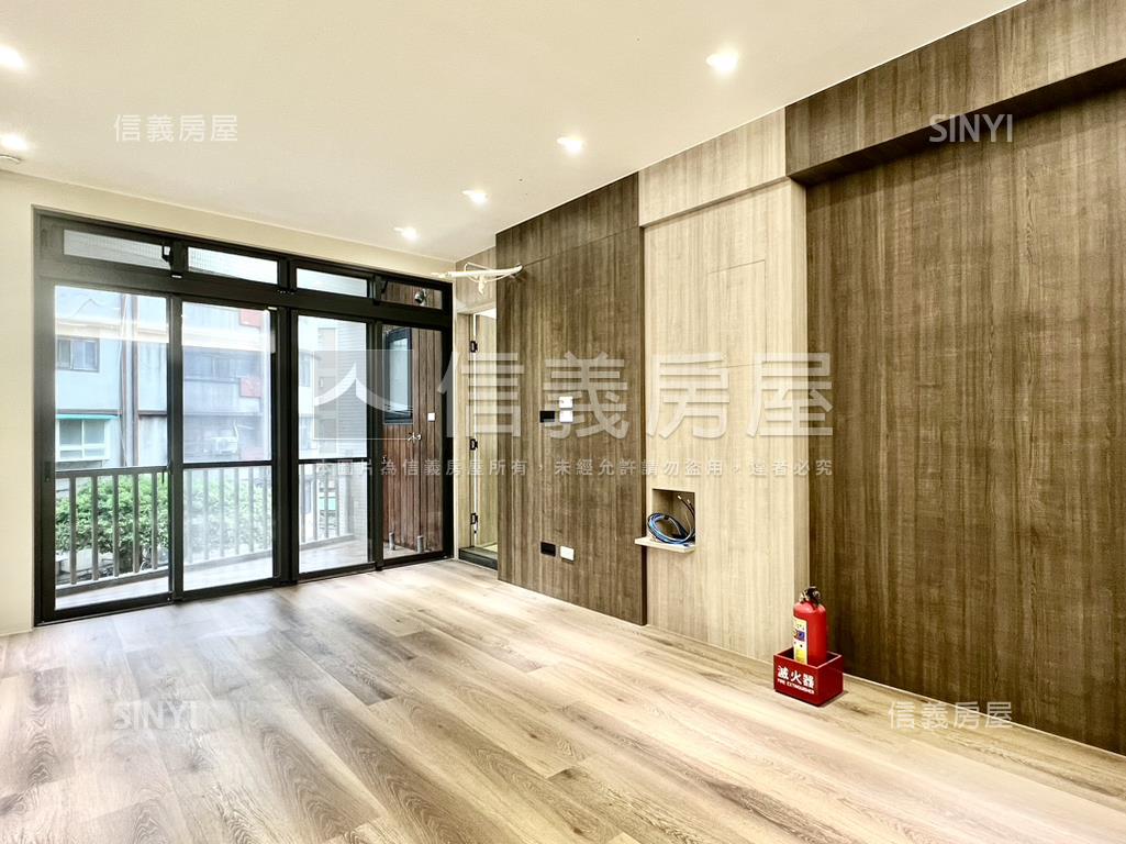 全新裝潢公園捷運電梯２房房屋室內格局與周邊環境