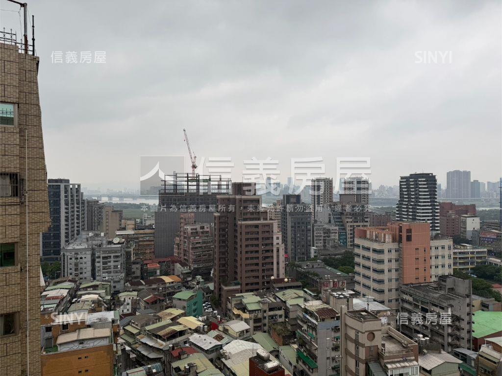 榮耀爵士稀有河景房屋室內格局與周邊環境