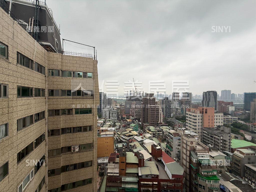 榮耀爵士稀有河景房屋室內格局與周邊環境