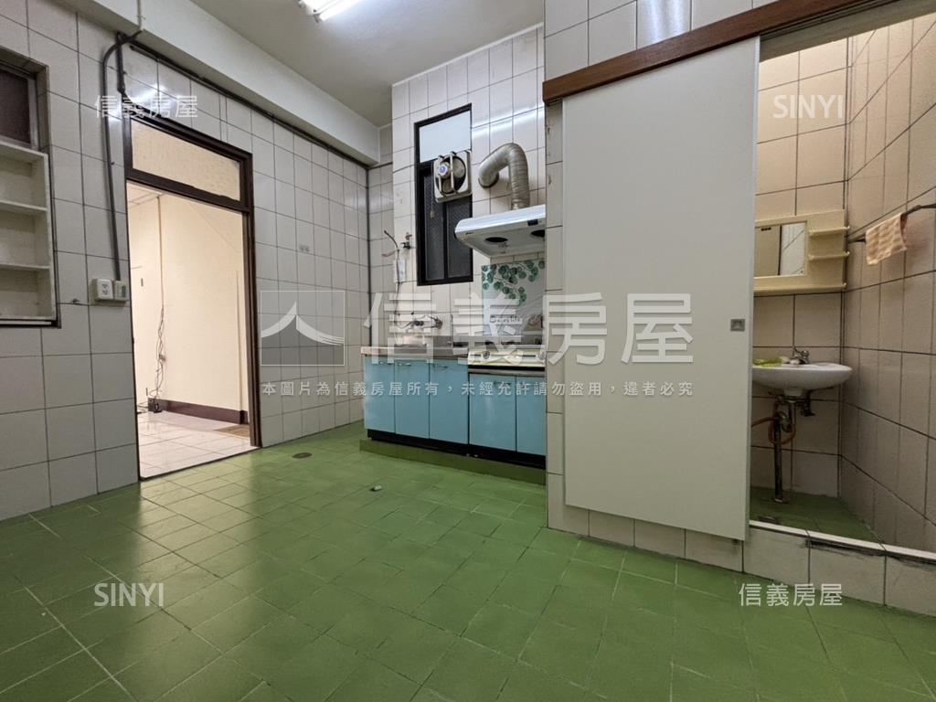 近文心森林公園捷運金透店房屋室內格局與周邊環境