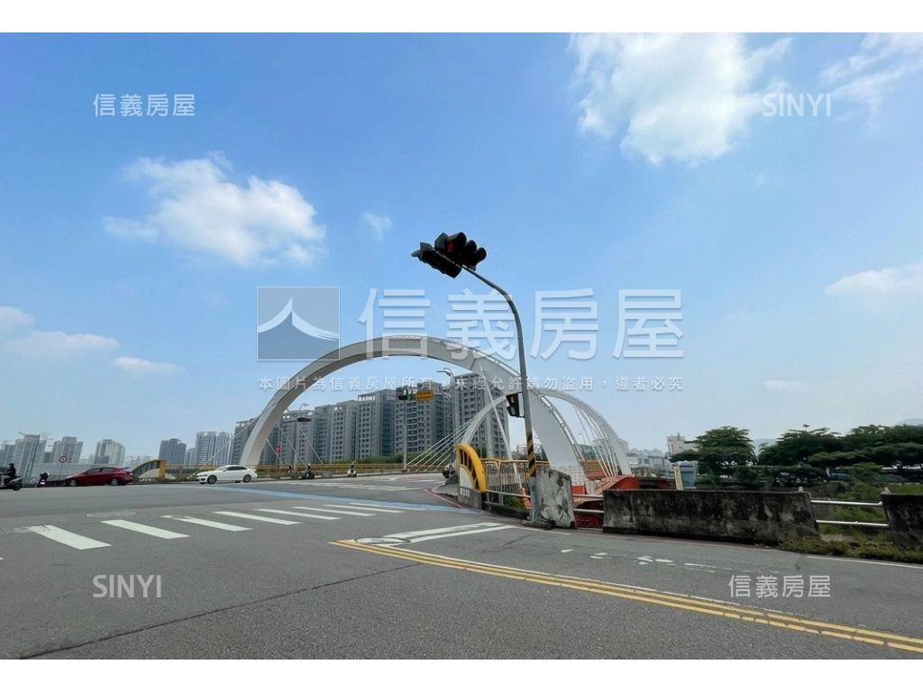 雲山硯視野雙陽台２房平車房屋室內格局與周邊環境
