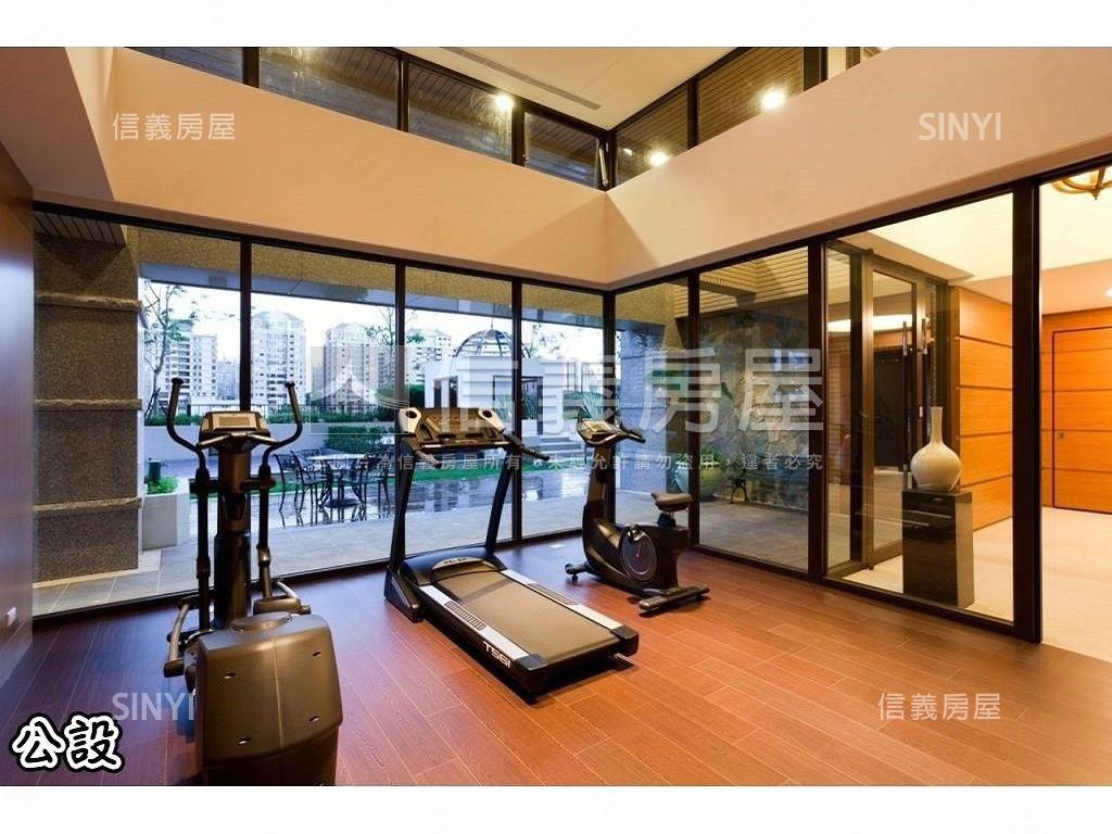 新市鎮蛋黃區大坪數店面房屋室內格局與周邊環境