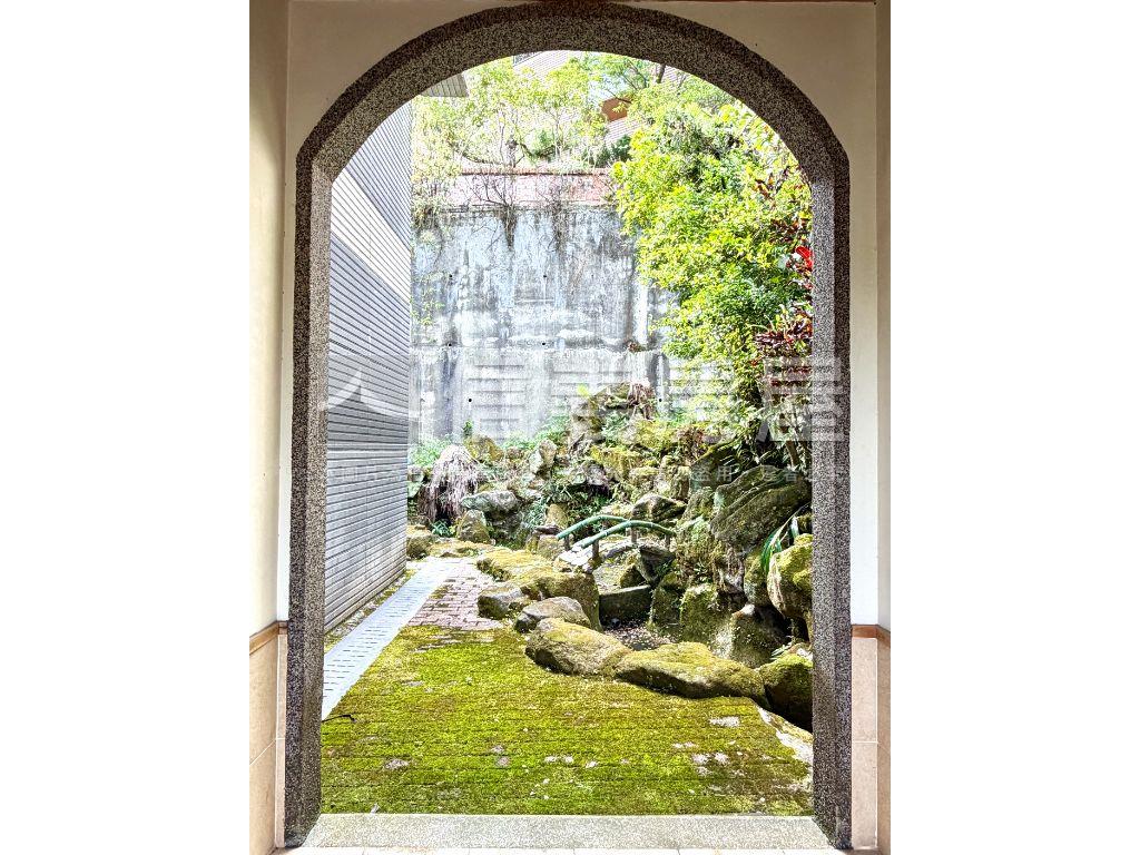 陽光沐浴。獨院尊邸房屋室內格局與周邊環境