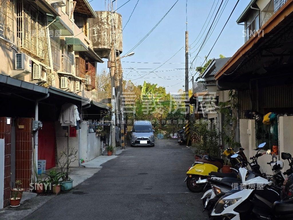 地坪約３３坪臨路孝親透天房屋室內格局與周邊環境