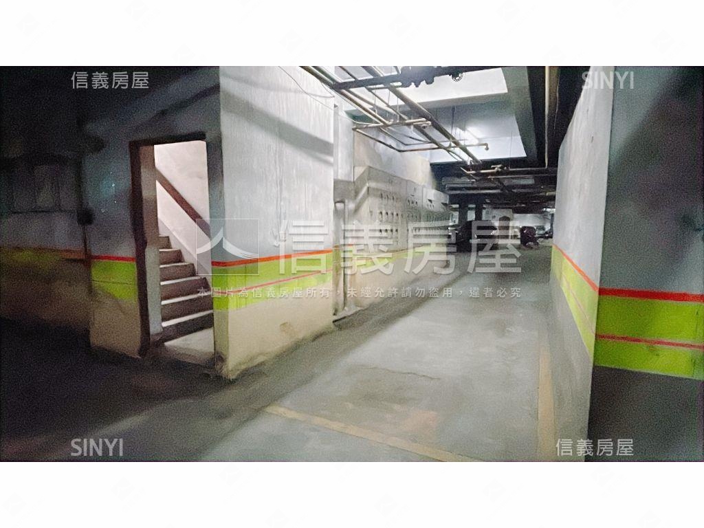 正市民大道黃金店面附平車房屋室內格局與周邊環境