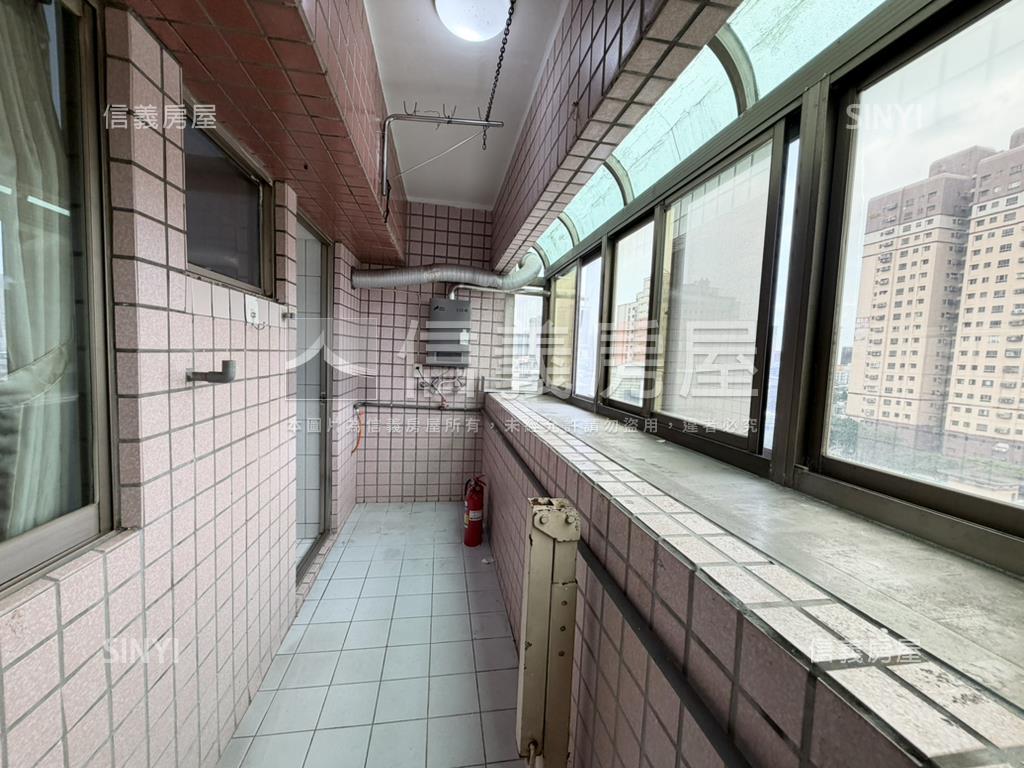 藝文南平路採光好三房車位房屋室內格局與周邊環境