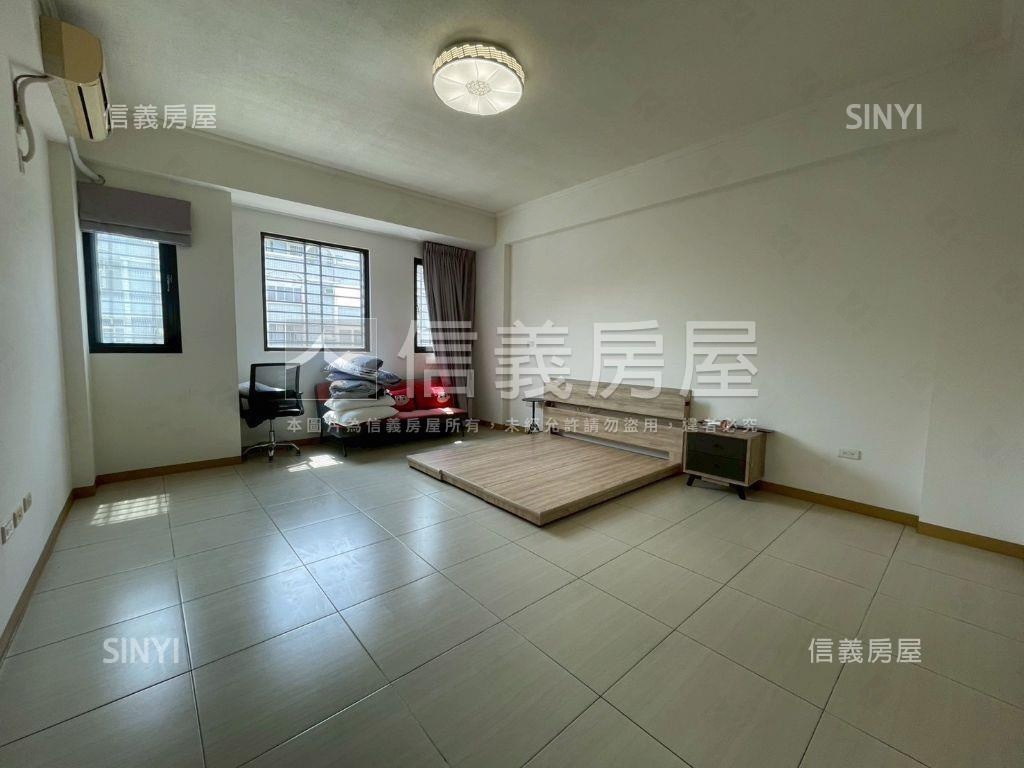 屋齡約１２年質感店墅房屋室內格局與周邊環境