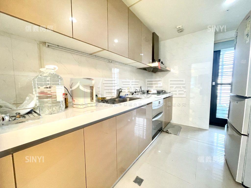 市政文華４房雙平車房屋室內格局與周邊環境