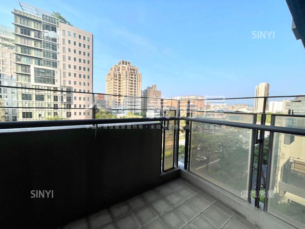 市政文華４房雙平車房屋室內格局與周邊環境