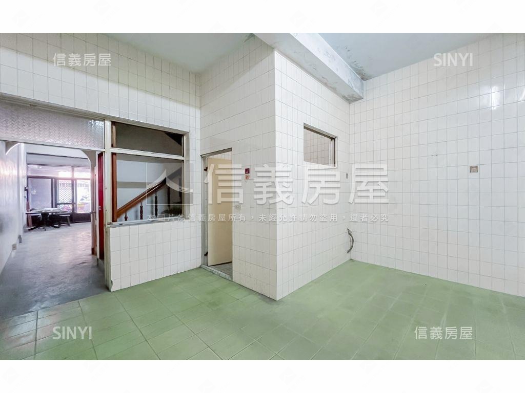 近１４期臨１２米路大透天房屋室內格局與周邊環境