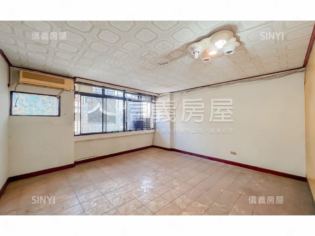 近１４期臨１２米路大透天房屋室內格局與周邊環境