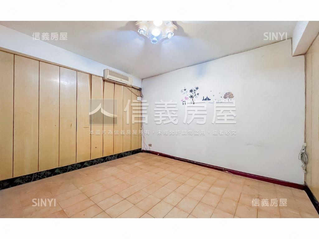 近１４期臨１２米路大透天房屋室內格局與周邊環境