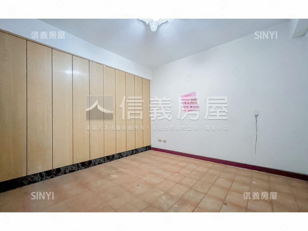 近１４期臨１２米路大透天房屋室內格局與周邊環境