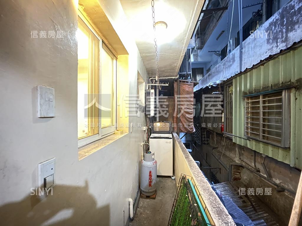 南一低總價二樓房屋室內格局與周邊環境