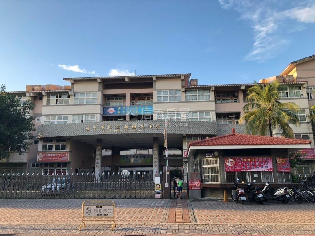 低總價大面寬方便停車透天房屋室內格局與周邊環境