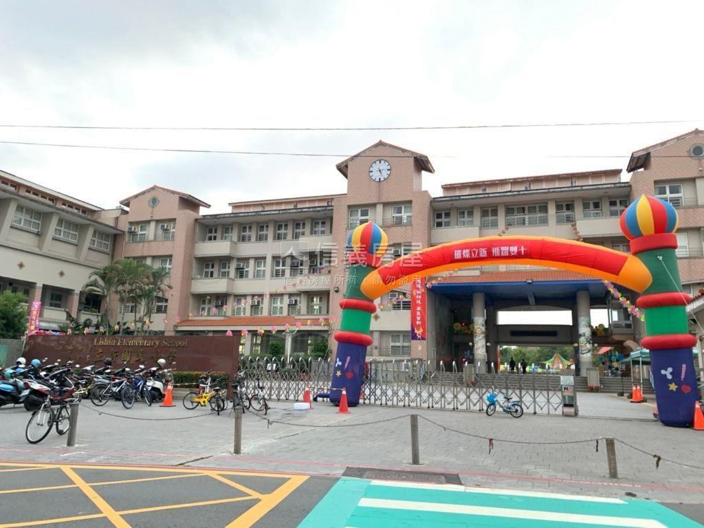 低總價大面寬方便停車透天房屋室內格局與周邊環境