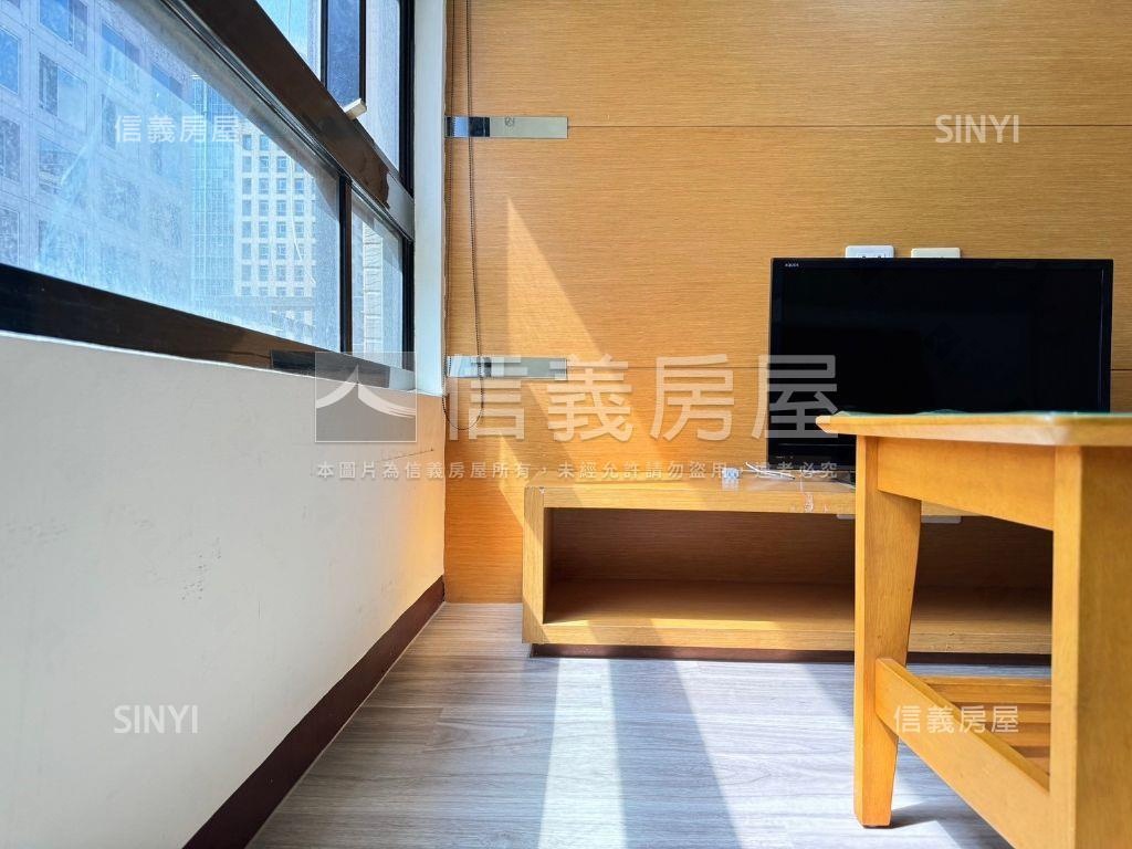 遠百商圈俠隱外棟兩房房屋室內格局與周邊環境