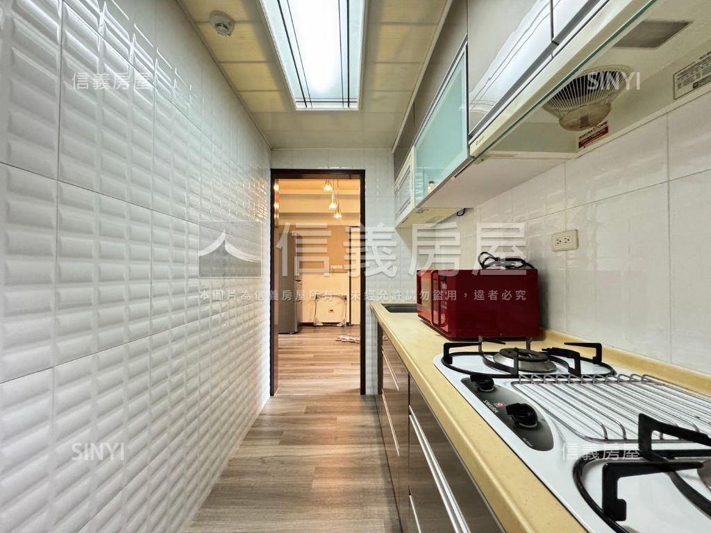 遠百商圈俠隱外棟兩房房屋室內格局與周邊環境