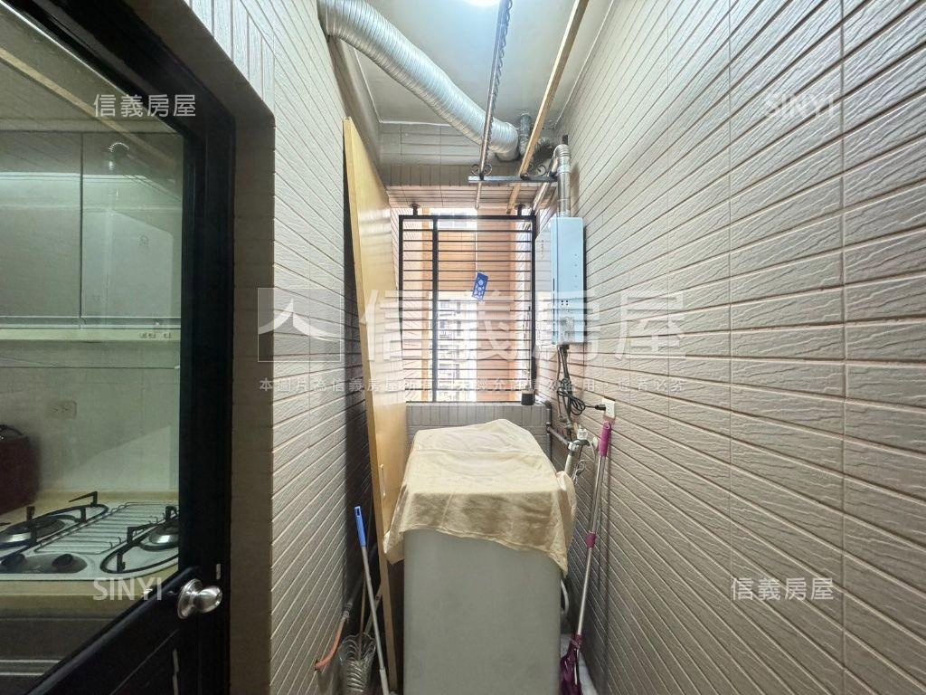 遠百商圈俠隱外棟兩房房屋室內格局與周邊環境